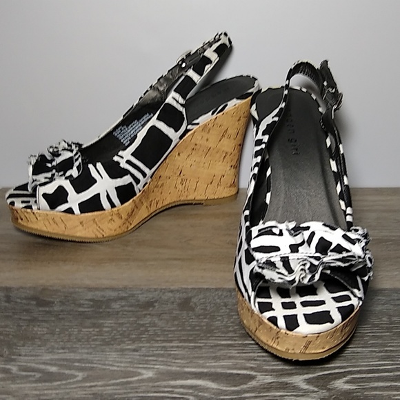 Madden Girl Shoes - Madden Girl Klenn Ruffled Peep toe Wedges 8.5